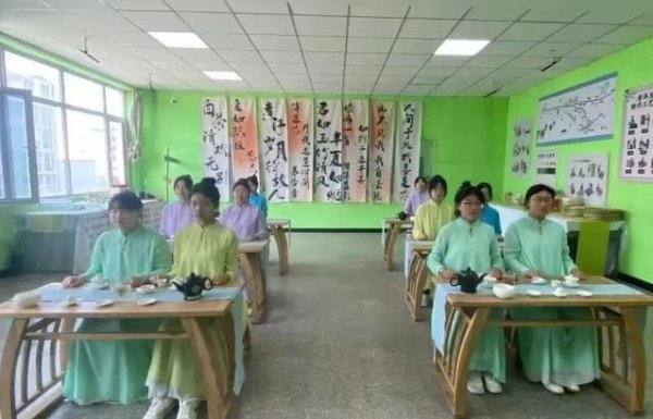 哪里可以杠杆炒股 从1人到14人考本科，职高生凭啥逆袭？